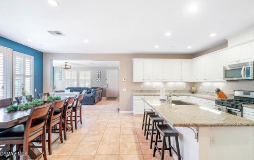 3204 Lisbon Ln, Oxnard CA 93036-7623 exterior