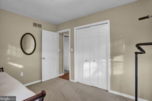 2447 Ellendale Dr, Lancaster PA 17602-1422 exterior