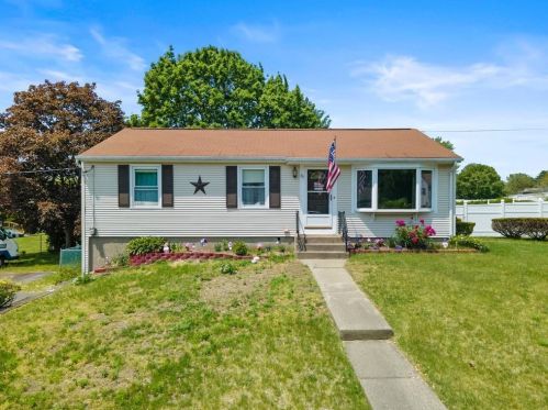 50 Country Rd, Woonsocket, RI 02895-2710