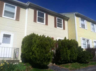 76 Rinaldi Blvd, Poughkeepsie, NY 12601-2924