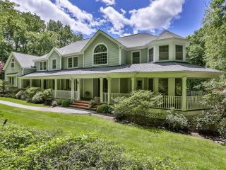 11 Gifford Lake Dr, Armonk, NY 10504-2712
