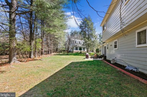 10 Grovepoint Ct, Rockville MD 20854-5505 exterior