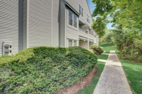 2207 Vroom Dr, Bridgewater NJ  08807-7009 exterior