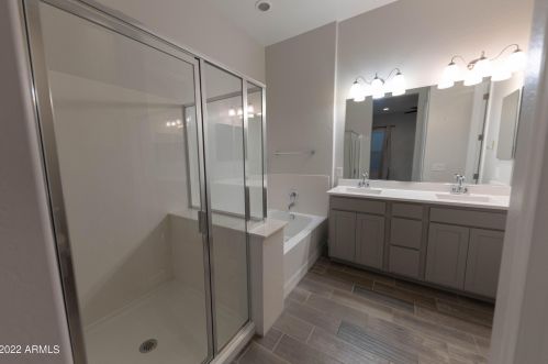 3033 37th Way, Phoenix AZ  85018-2219 exterior