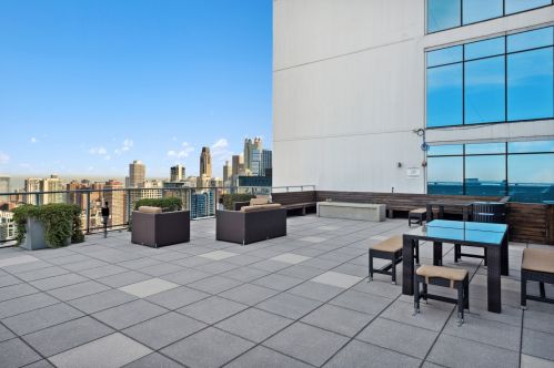 303 Ohio St, Chicago IL  60654-7963 exterior