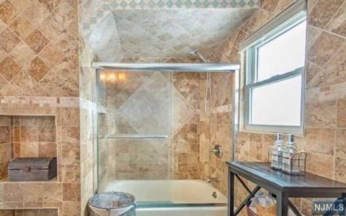 35 Orchard St, Teaneck NJ  07666-5001 exterior