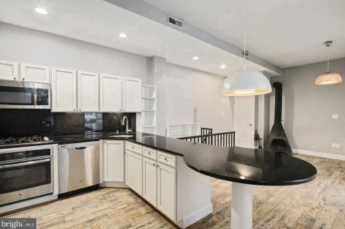 727 2nd St, Philadelphia PA  19147-3424 exterior