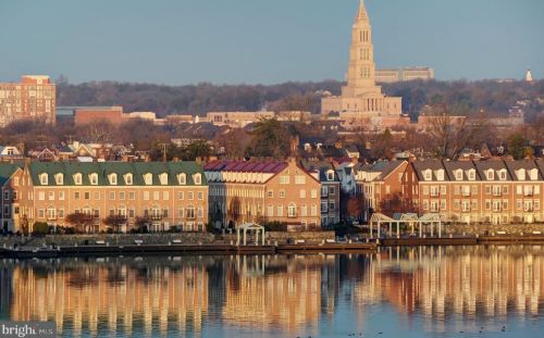 422 Royal St, Alexandria VA  22314-2335 exterior