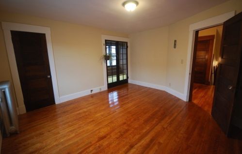 132 Riverdale St, West Springfield MA 01089-4642 exterior