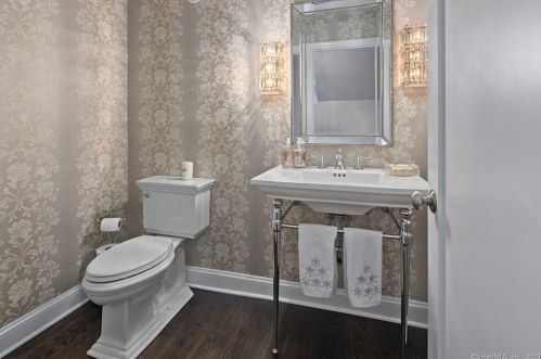 5 Mansfield Pl, Westport CT  06880-5045 exterior