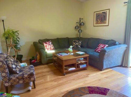 802 Park Pl, Springfield NJ  07081-3504 exterior