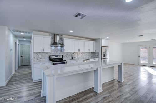 8224 25th St, Phoenix AZ  85042-7020 exterior