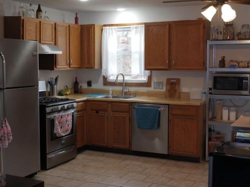 29 Glen Albyn St, Springfield, MA 01104-1711