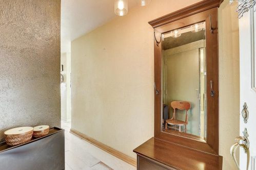 2525 Shore Dr, Milwaukee WI  53207-1973 exterior