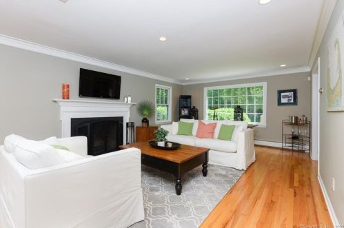 15 Deforest Rd, Wilton CT 06897-1908 exterior