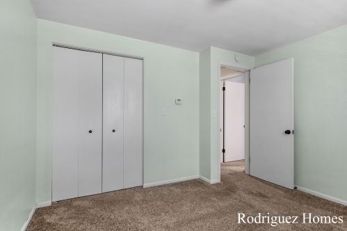 3214 Brookshire Dr, Grand Rapids MI 49508-2445 exterior