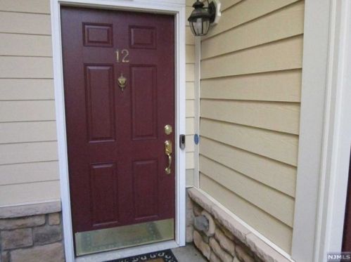 12 Sweeney Ct, Montvale NJ  07645-1737 exterior