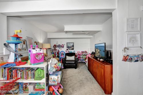 27 Birch Dr, Red Bank NJ 07702 exterior