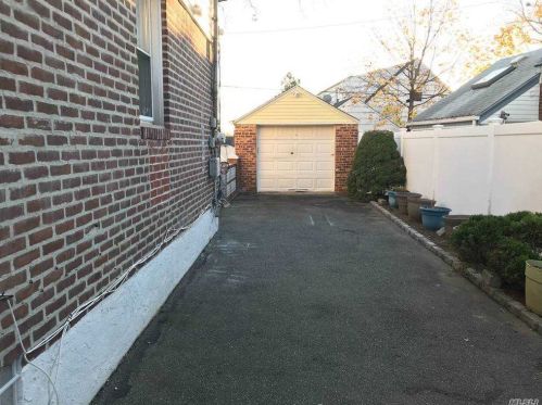 63 Birchwood Dr, Valley Stream NY 11580-1909 exterior