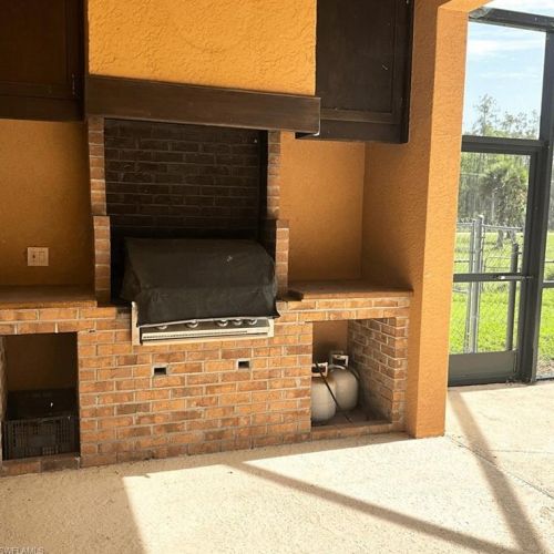 560 Desoto Blvd, Naples FL 34120-9021 exterior