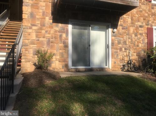 14 Barberry Ct, Trenton NJ  08648-4819 exterior