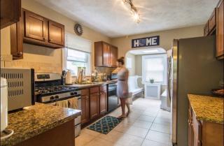 12876 Cedar Rd, Cleveland OH  44118-2748 exterior