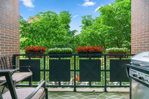 2326 Giddings St, Chicago IL  60625-8310 exterior