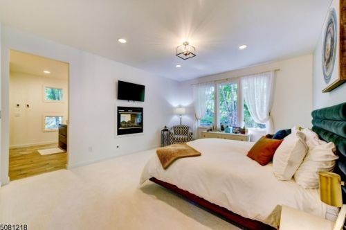 102 Stonehedge Ln, Sparta NJ  07871-2859 exterior