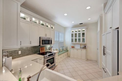 1826 Leamington Ln, Naples FL 34109-1452 exterior