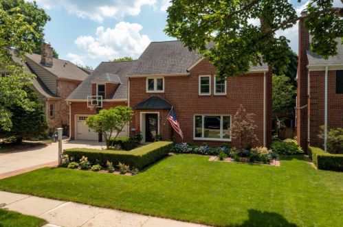 523 Carlisle Ave, Milwaukee WI 53217-4831 exterior