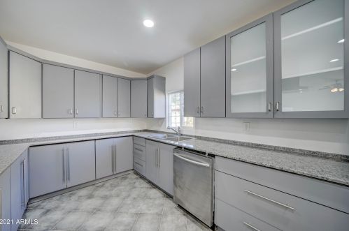 1715 28th Dr, Phoenix AZ 85051-4011 exterior