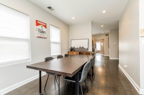 938 Noble St, Chicago IL  60642-5303 exterior