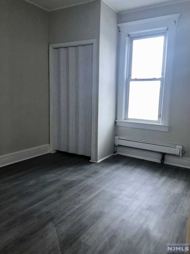 24 Maple St, Outwater NJ 07026-2908 exterior