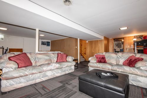 6957 Verona Ct, Milwaukee WI 53227-4429 exterior