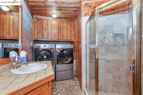 2884 Ln Dr, Concord CA 94518-2106 exterior