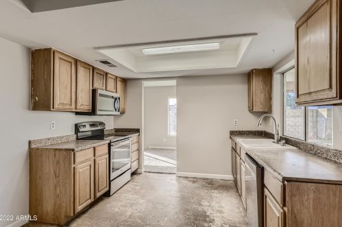 15028 40 Pl, Phoenix AZ 85050-8972 exterior