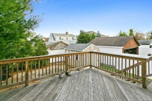 131 Gordon Rd, Valley Stream NY 11581-2108 exterior