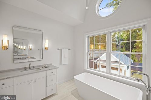 4511 Klingle St, Washington DC  20016-3580 exterior