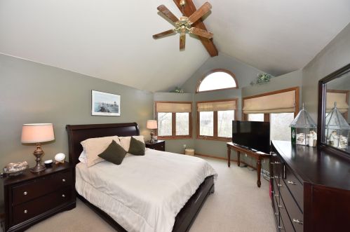 6945 Tesch Ave, Milwaukee WI 53220-2417 exterior