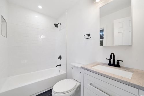 936 Harding St, Bohemia NY 11716-2102 exterior