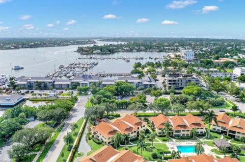 1100 9th St, Naples FL 34102-6722 exterior