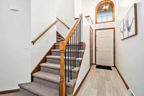 2352 Highland View Dr, Grand Rapids, MI 49506-5400