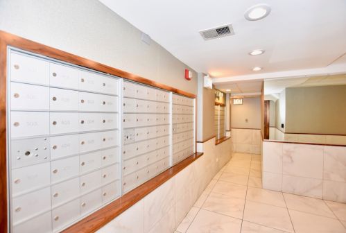 230 Ontario St, Chicago IL 60611-3605 exterior