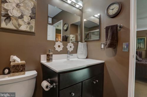 153 Valleybrook Dr, Lancaster PA 17601-4618 exterior