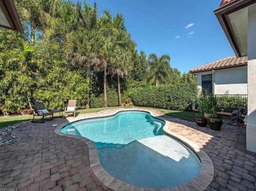 2289 Residence Cir, Naples FL 34105-3084 exterior