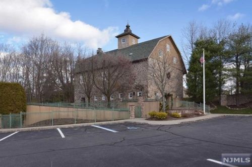 1422 York St, Mahwah NJ 07430-3268 exterior