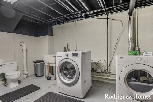 3214 Brookshire Dr, Grand Rapids MI 49508-2445 exterior