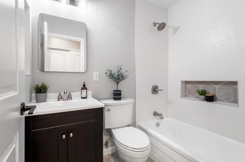 1049 Fernpark Dr, Saint Louis MO 63141-6132 exterior