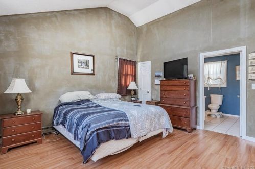 6 Chief St, Enfield CT 06082-5143 exterior