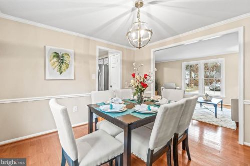 1901 Fallsmead Way, Rockville MD 20854-2640 exterior